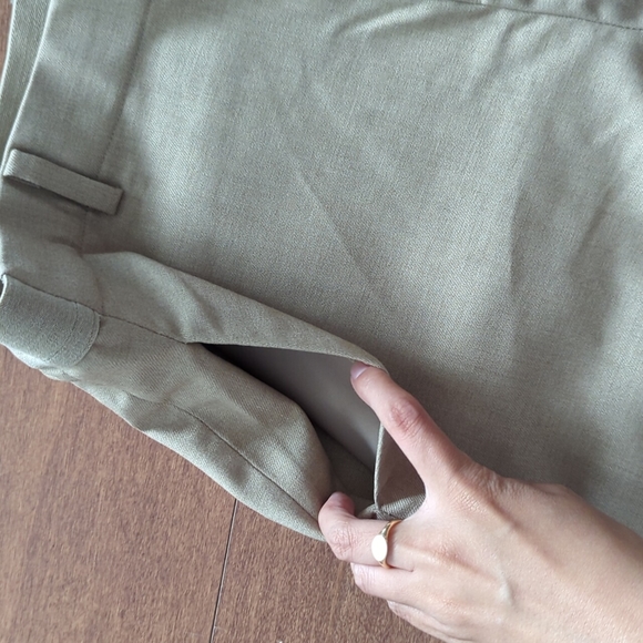 Uniqlo tan pants, large - Picture 2 of 4